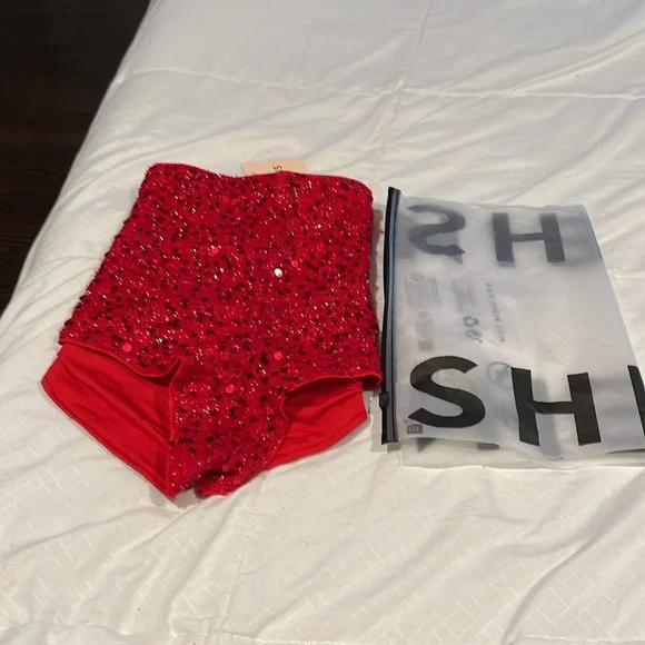 Brand new red shorts so fabulous - Picture 7 of 7